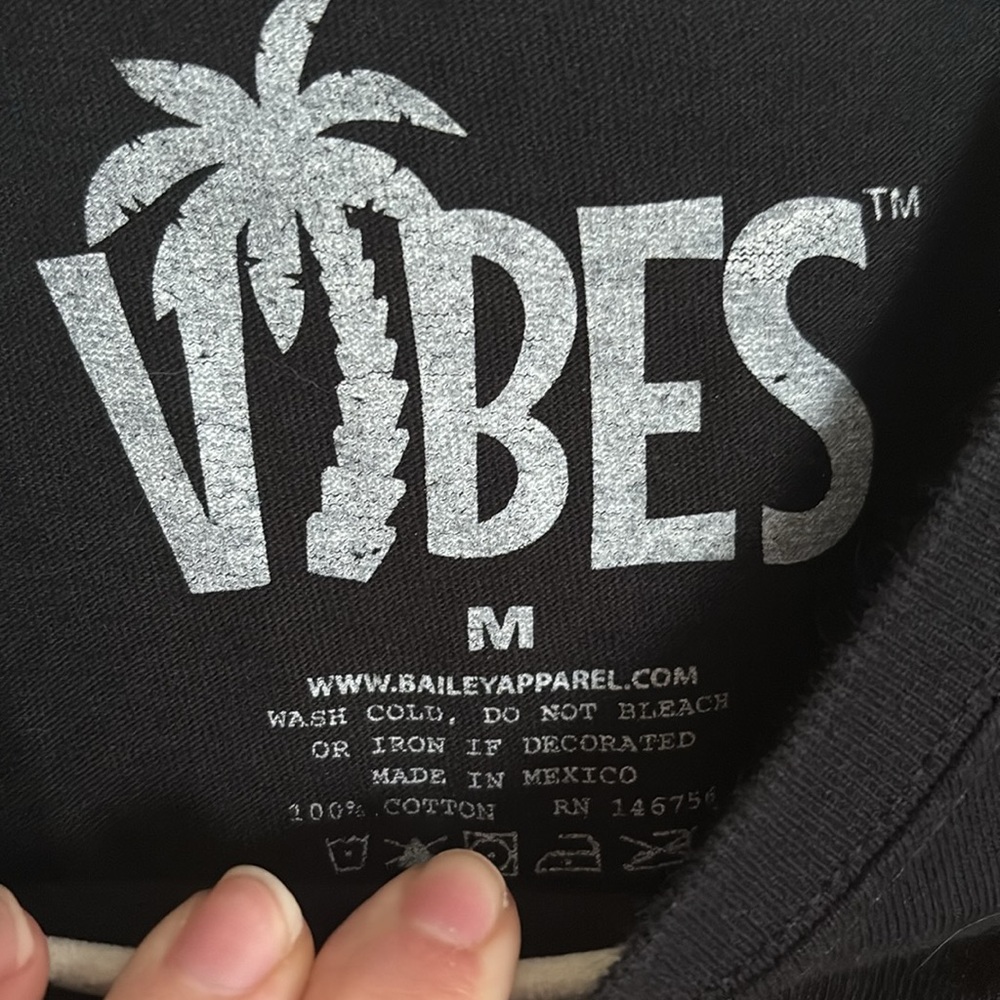 Vibes Bailey Aparel Good Vibes Only Black Graphic Tee flowers and smiley face - Picture 2 of 4